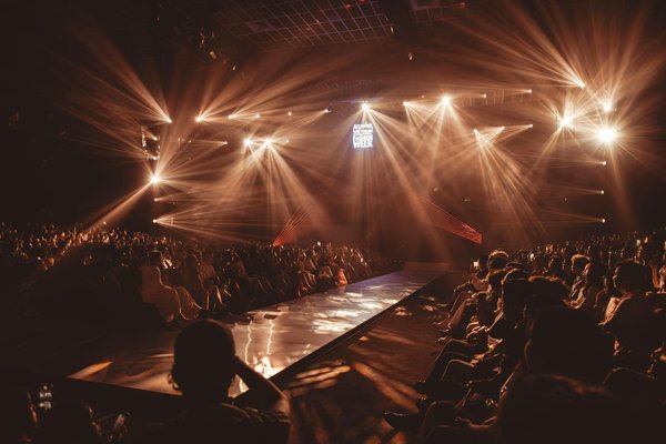 Trasforma il tuo look: da giorno a sera con pochi semplici tocchi!